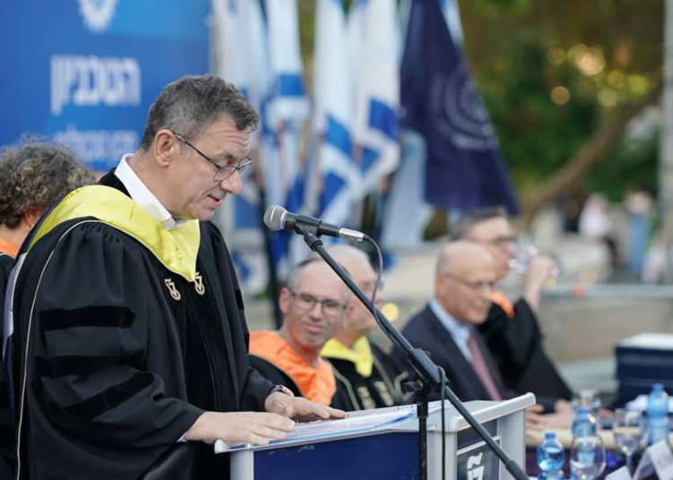 El director general de Pfizer recibe doctorado honorífico del Technion