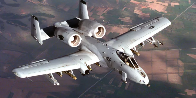 El A-10 Warthog aterrizó y repostó por primera vez en una autopista pública estadounidense