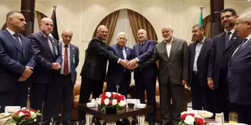 Abbas y Haniyeh se reúnen en Argelia en su primer encuentro en vario años