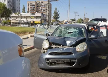 La escena de un accidente de coche mortal en la entrada de Kiryat Malachi el 29 de julio de 2022. (Hatzalah)