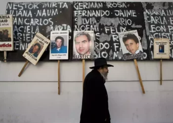 Argentina busca detención de cuatro libaneses por atentado a la AMIA