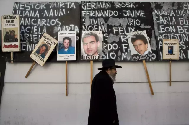 Argentina busca detención de cuatro libaneses por atentado a la AMIA