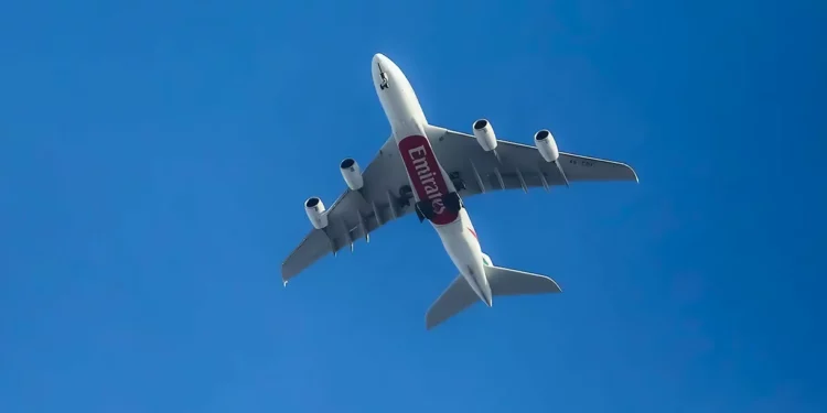 Un Airbus A380 de Emirates voló 14 horas con un gran agujero en su costado