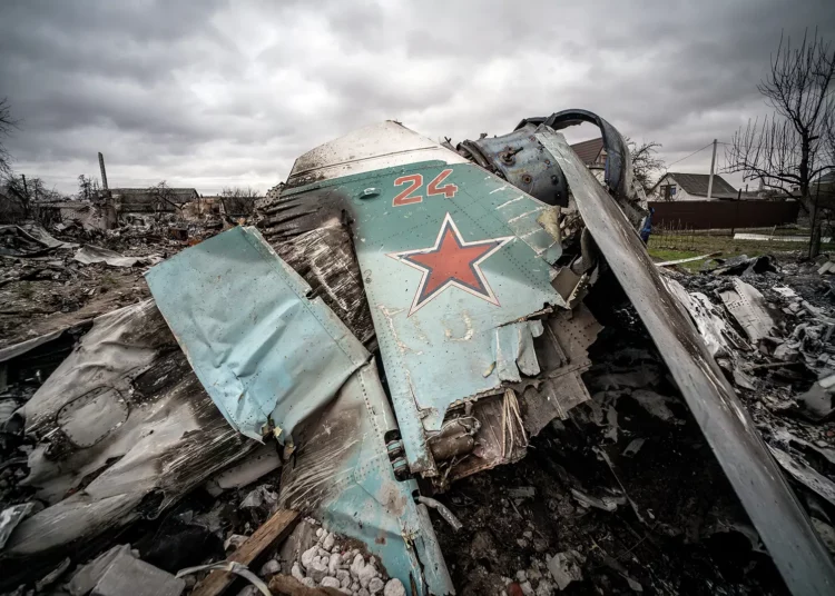 Caza Su-35 ruso arde en llamas tras ser derribado en Ucrania: Video