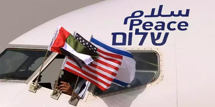 Una creciente minoría en los países del Golfo aprueba los vínculos informales con israelíes