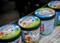 Ben & Jerry’s busca bloquear el acuerdo para la venta de productos en Judea y Samaria
