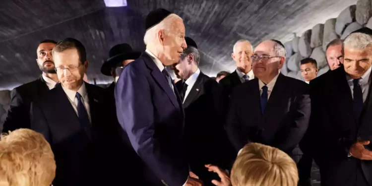 El presidente estadounidense Biden visita el memorial del Holocausto de Yad Vashem