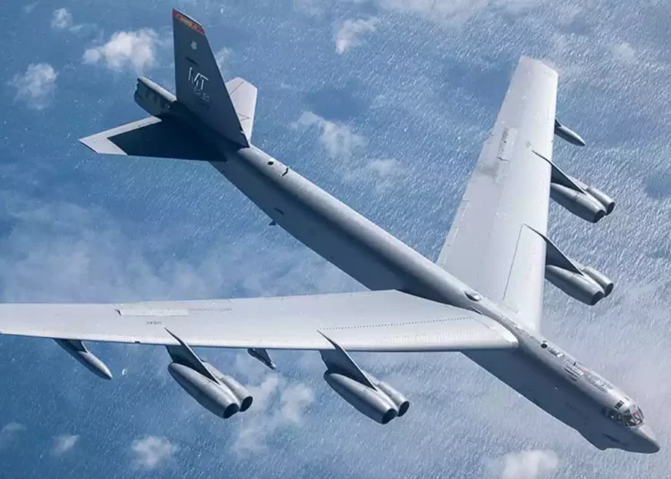 La Fuerza Aérea de EE.UU. dispara un arma hipersónica desde un bombardero B-52