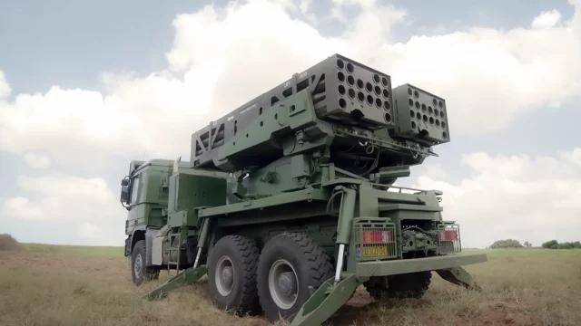 Krauss-Maffei Wegmann y Elbit Systems cooperarán en materia de artillería de cohetes