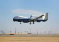 DARPA quiere cargar las baterías de los drones en el aire