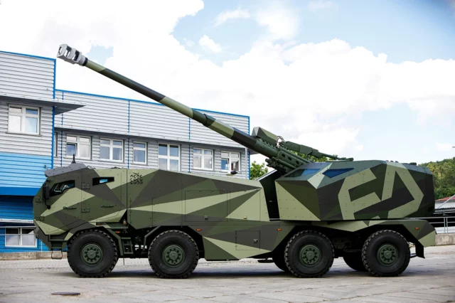 Excalibur Army presenta un obús sobre el chasis Tatra Force 8×8