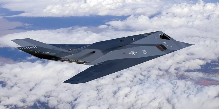 F-117 Nighthawk: La historia del primer “caza” furtivo