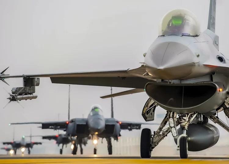 Estados Unidos se prepara para donar aviones F-15 y F-16 a Ucrania