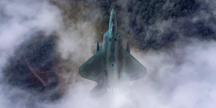 Sorpresa: cómo un F-22 furtivo voló justo debajo de un F-4 Phantom iraní