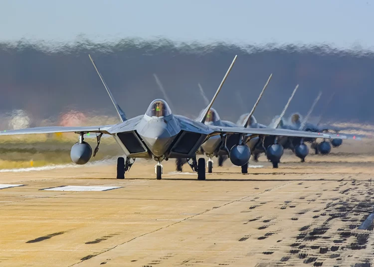 20 cazas furtivos F-22 y F-35 están en Japón entrenando para una guerra contra China