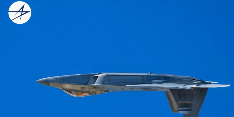 Esta foto demuestra que el F-22 puede hacer lo que parece imposible