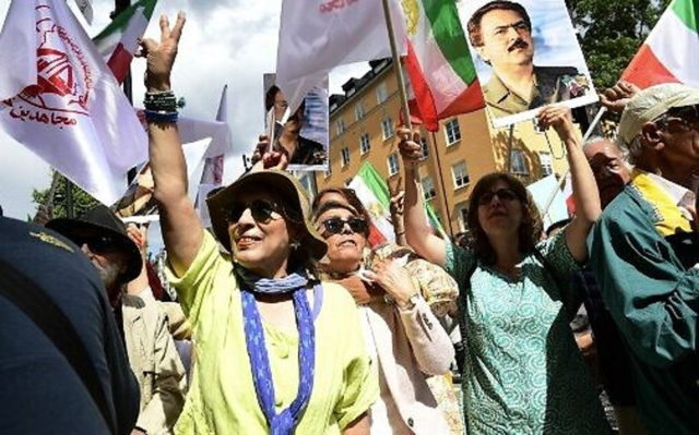 Irán retira a su enviado en Suecia en protesta por la condena de un ex funcionario por crímenes de guerra