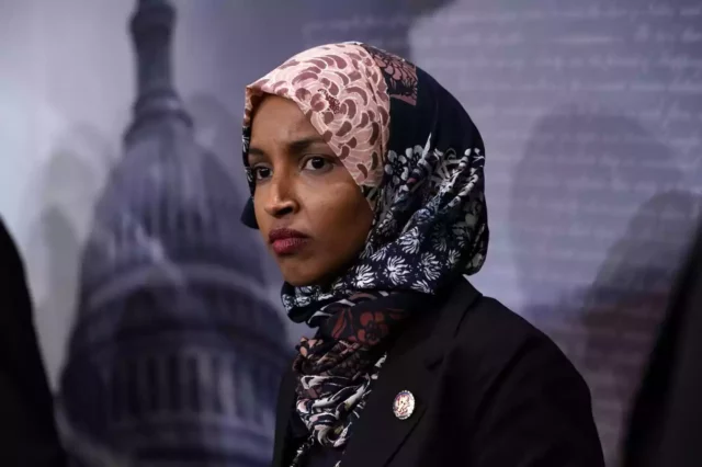 Ilhan Omar es abucheada por una multitud somalí en Minneapolis
