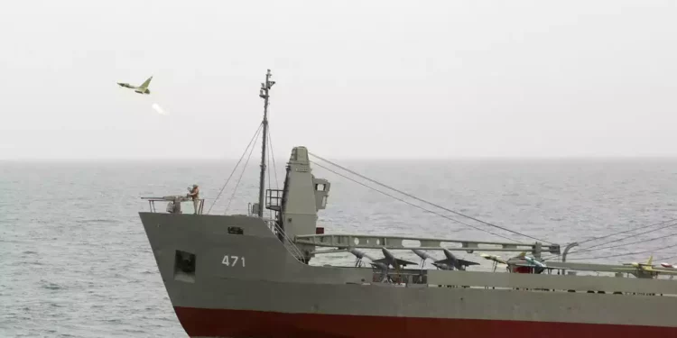Irán anuncia una división naval de drones armados