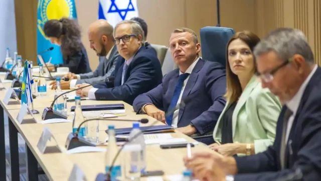 Israel y Kazajstán celebran reunión sobre cooperación comercial y económica