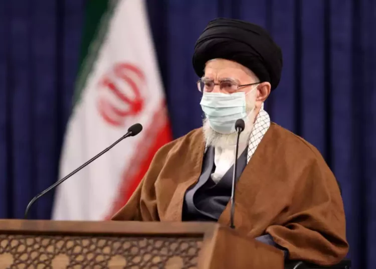 Irán “es capaz de construir una bomba nuclear”: según el asesor de Jamenei