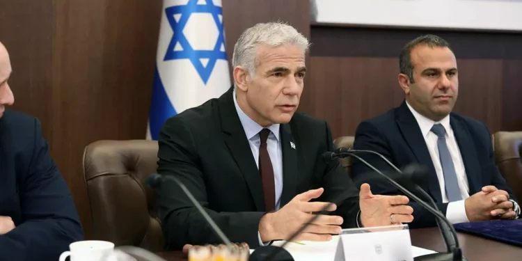 El primer ministro Yair Lapid arremete contra Hezbolá en su primera reunión de gabinete