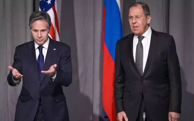Blinken advierte a Lavrov contra la anexión de Ucrania en su primera llamada tras la invasión rusa