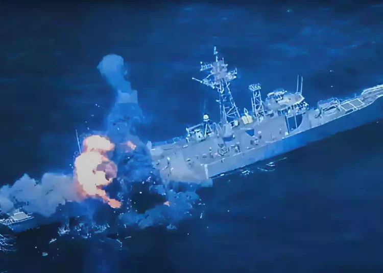 Fragata de la Armada de EE.UU. es hundida por misiles antibuque: Video