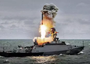 Misil de crucero ruso impacta contra un buque de guerra ucraniano en Odesa: Video