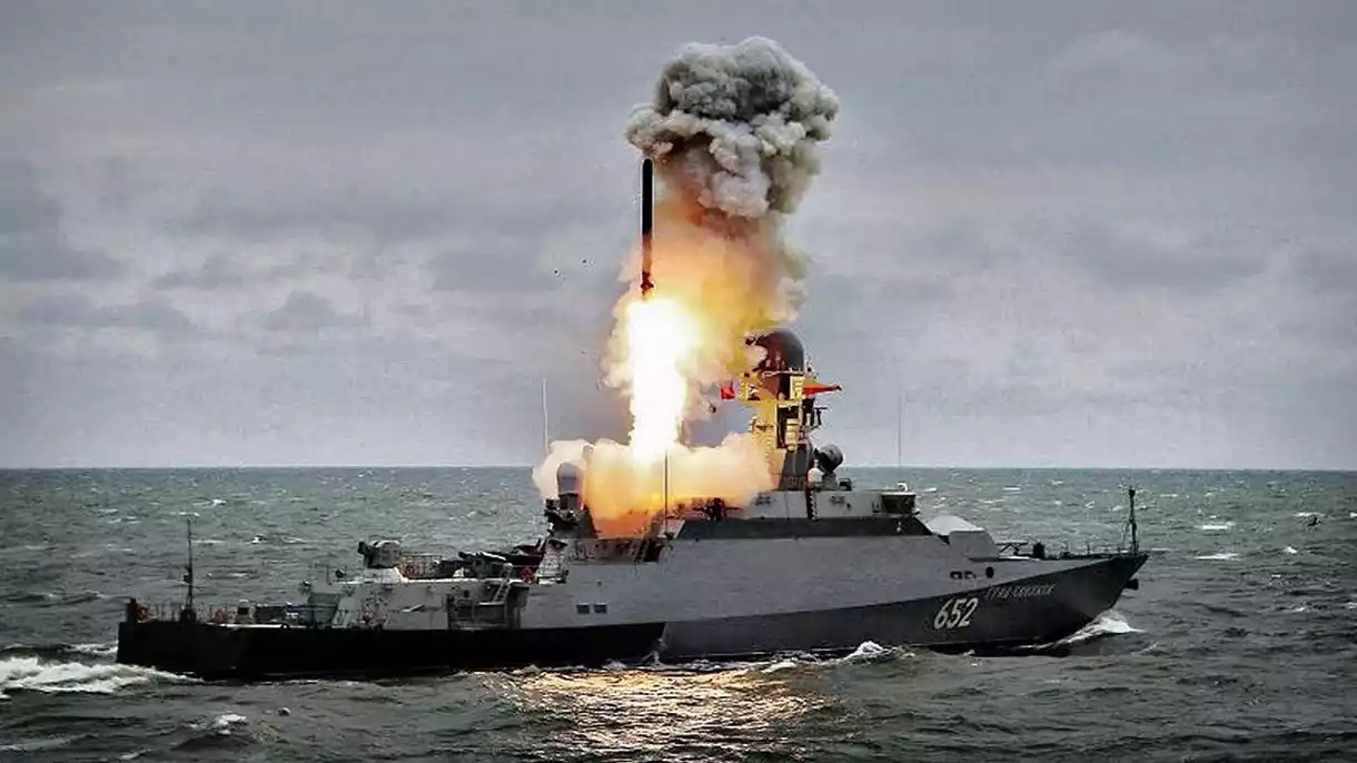 Misil de crucero ruso impacta contra un buque de guerra ucraniano en Odesa: Video