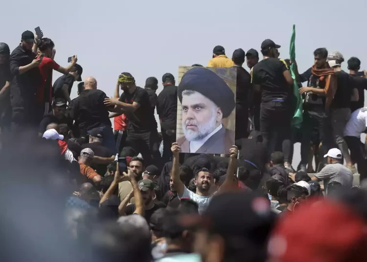 Manifestantes irrumpen de nuevo en el parlamento iraquí para impedir el gobierno respaldado por Irán