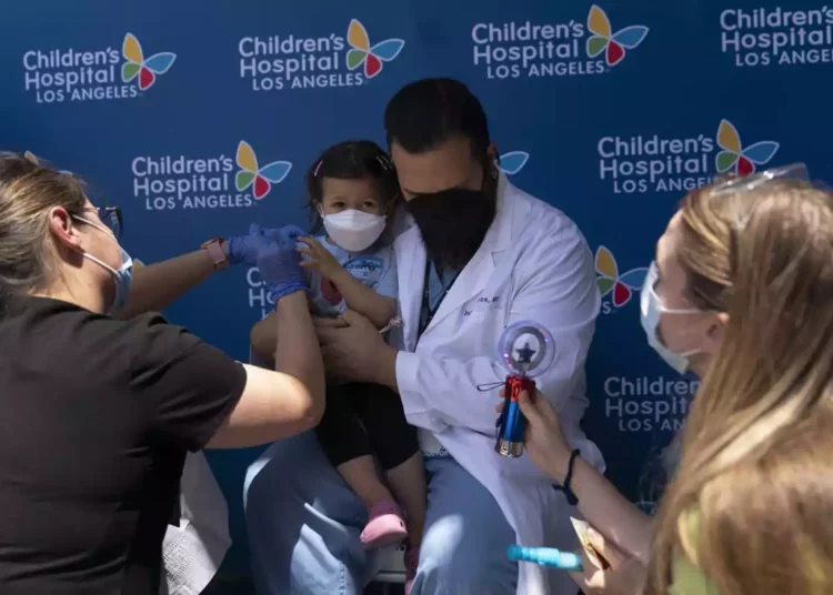 Israel da visto bueno a la vacunación de niños menores de 5 años