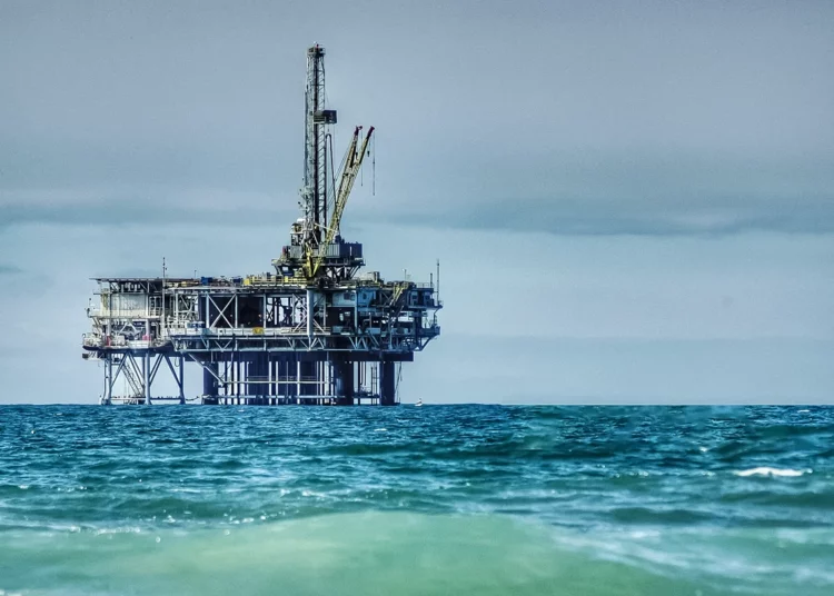 Recuento de plataformas petrolíferas en EE. UU. no varía mientras el WTI cae por debajo de los $100