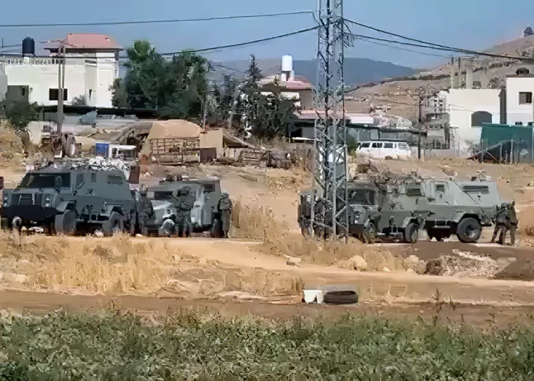 Islamistas palestinos se enfrentan a tropas de las FDI en una redada en Judea y Samaria