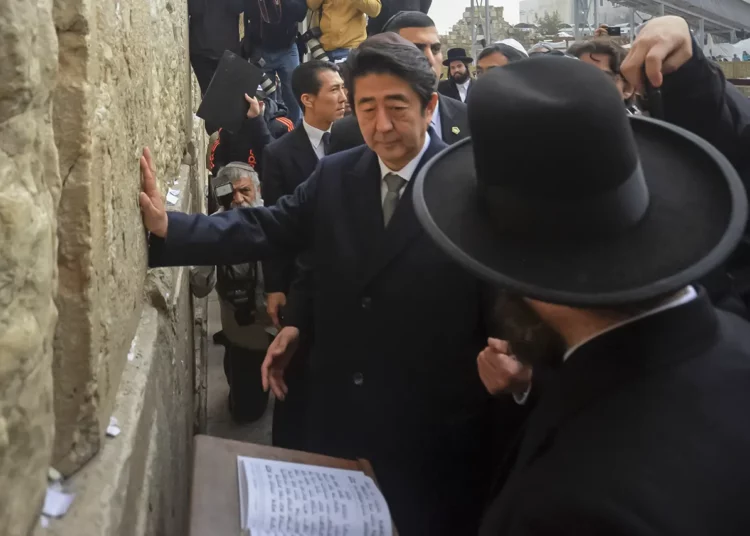 Los líderes israelíes expresan su conmoción por el asesinato del ex primer ministro japonés Shinzo Abe