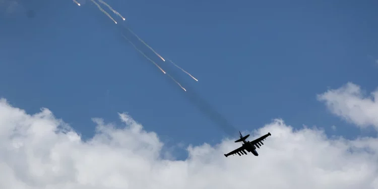 Paracaidistas ucranianos destruyen un Su-25 ruso de Igla