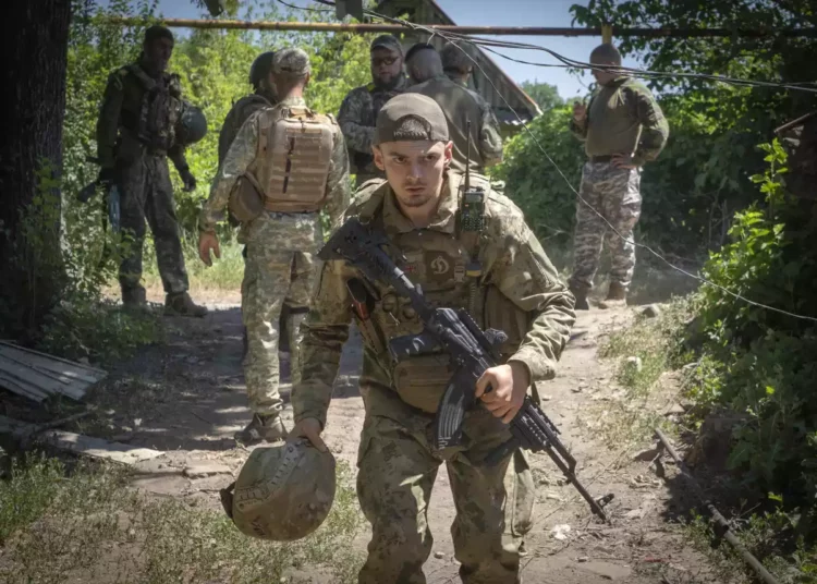 Tropas rusas se afianzan en una ciudad clave del este de Ucrania