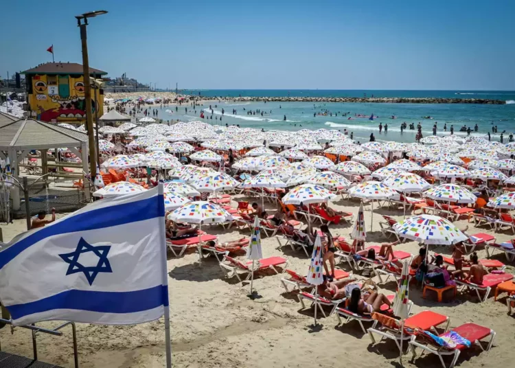 Los israelíes se preparan para una ola de calor extremo