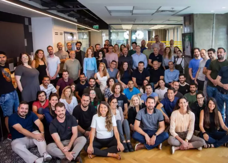 Empresa tecnológica israelí premiada por la “mejor IA de voz a texto”
