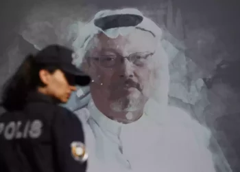 EAU condena al ex abogado de Khashoggi a 3 años de cárcel por delitos financieros