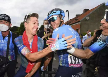 Ciclista del equipo israelí gana una etapa del Tour de Francia