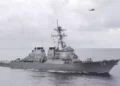 China “expulsó” a un destructor estadounidense que navegó cerca de islotes en disputa