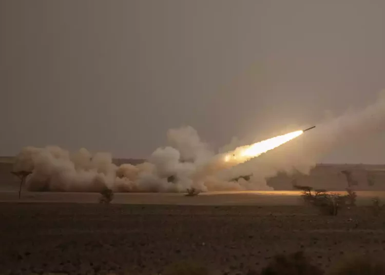 Ucrania ataca un puente de suministro ruso clave con cohetes suministrados por EE.UU.