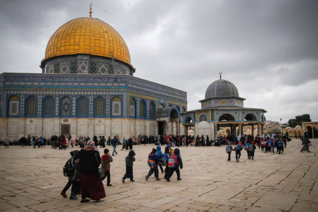 Critican a futbolistas musulmanes del PSG por visitar la mezquita de Al-Aqsa