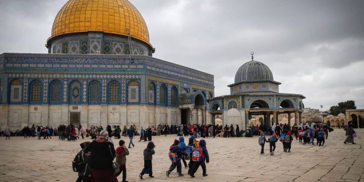 Critican a futbolistas musulmanes del PSG por visitar la mezquita de Al-Aqsa