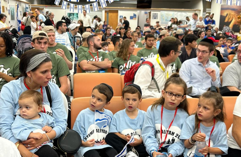 Unos 225 estadounidenses aterrizan en Israel en un vuelo de Alía
