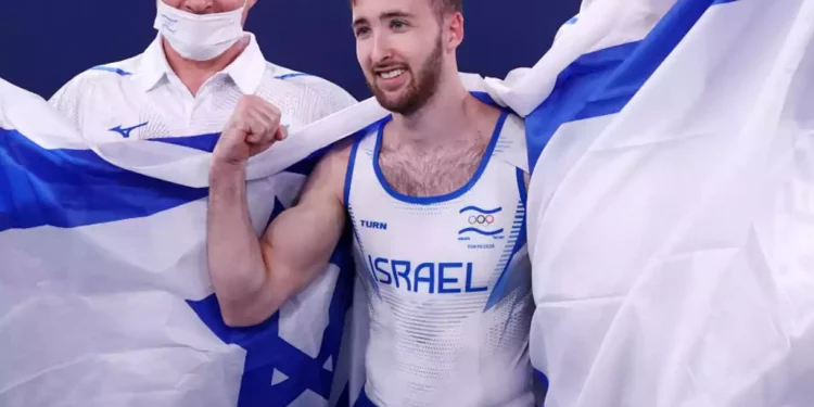 El gimnasta israelí Artem Dolgopyat, que ganó una medalla de oro en los Juegos Olímpicos de Tokio el verano pasado