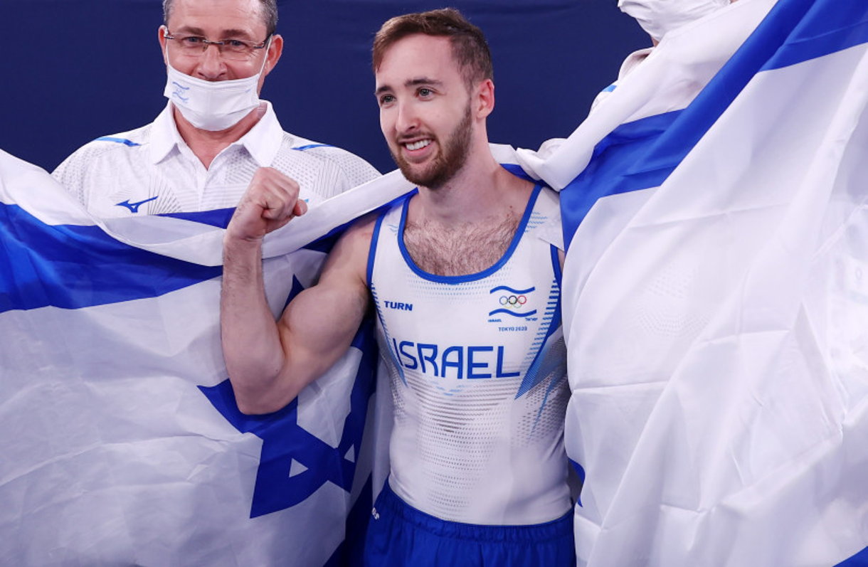 El gimnasta israelí Artem Dolgopyat, que ganó una medalla de oro en los Juegos Olímpicos de Tokio el verano pasado
