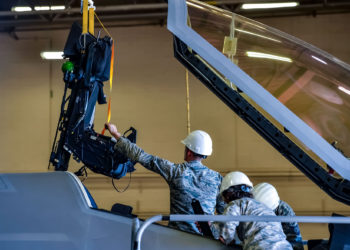 F-35 de la USAF reanudan sus operaciones tras la inspección de asientos eyectables