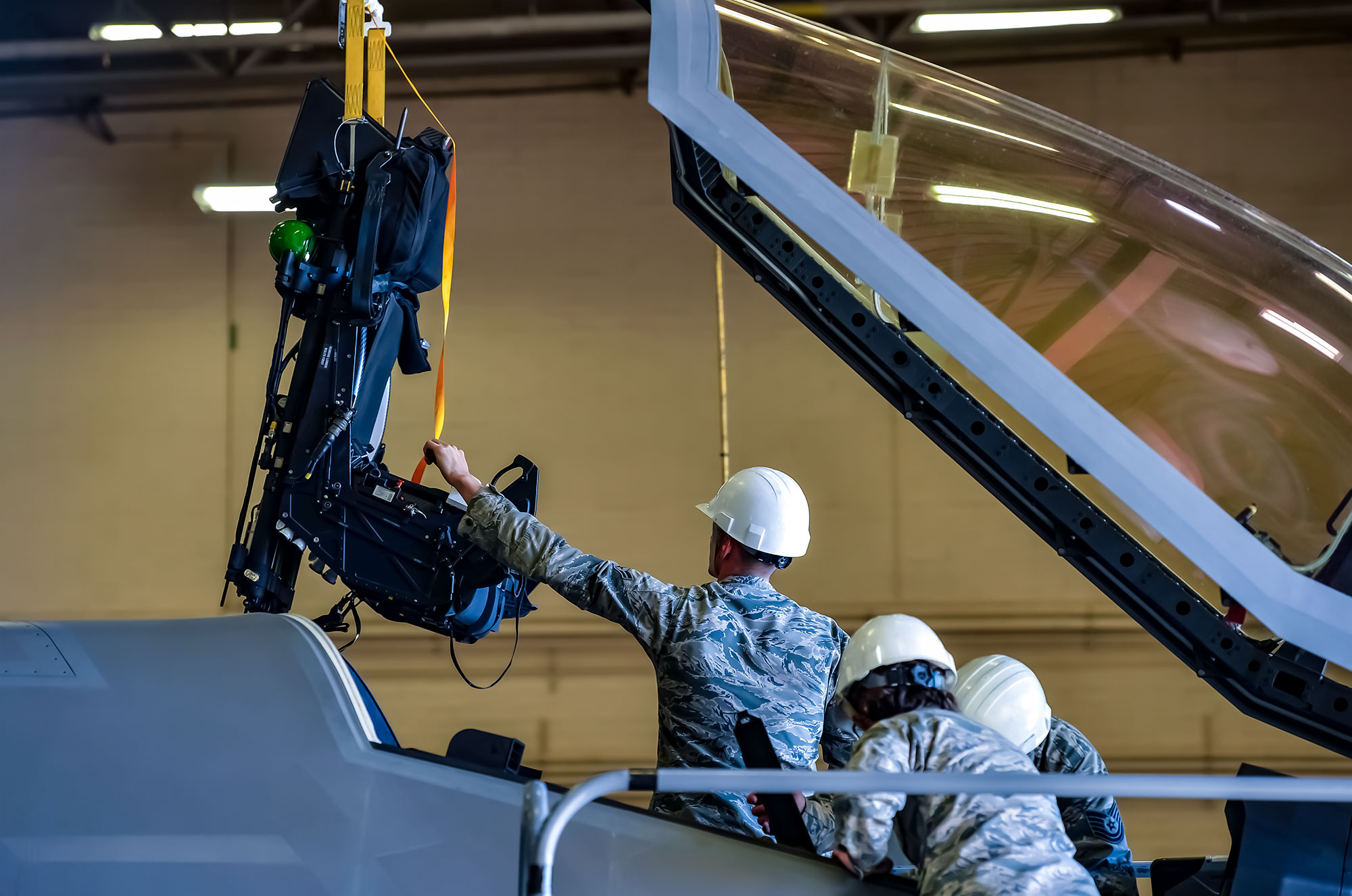 F-35 de la USAF reanudan sus operaciones tras la inspección de asientos eyectables
